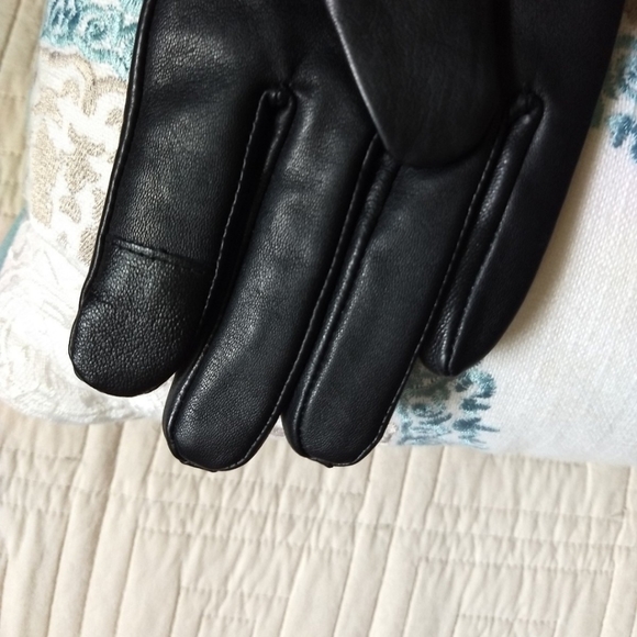 NWT Michael Kors Black & Silver Women's Leather Logo Ornament Tech Gloves - Picture 8 of 11